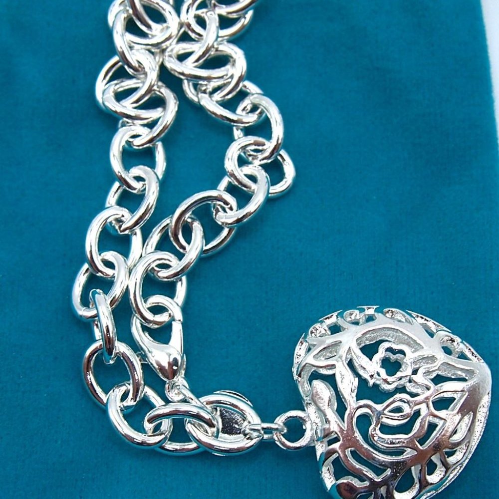 Beautiful Carved Heart Pendant Bracelet Stamped .925 Solid Sterling Silver - Picture 6 of 11
